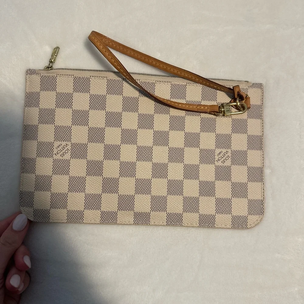 Louis Vuitton wristlet - Picture 2 of 4